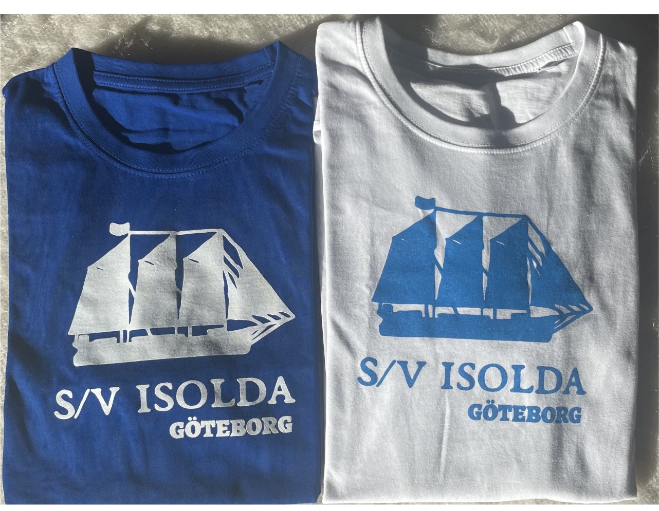 Blå kortärmad T-shirt